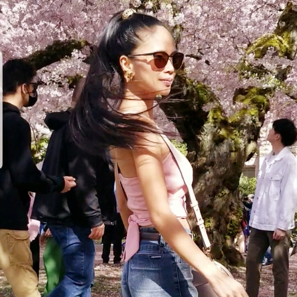 Butterfly stud earrings NWT - Picture 2 of 7